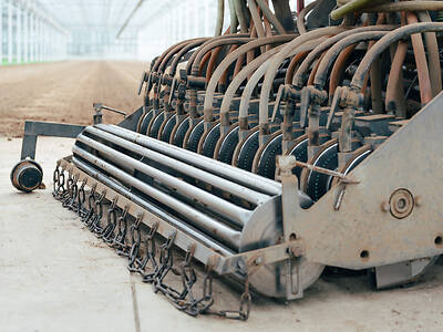 Koppert-machines-sowing-radish-lettuce