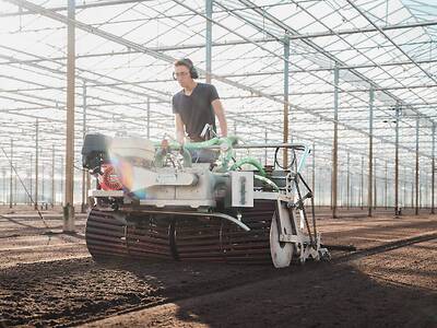 Koppert-machines-sowing-radish-lettuce