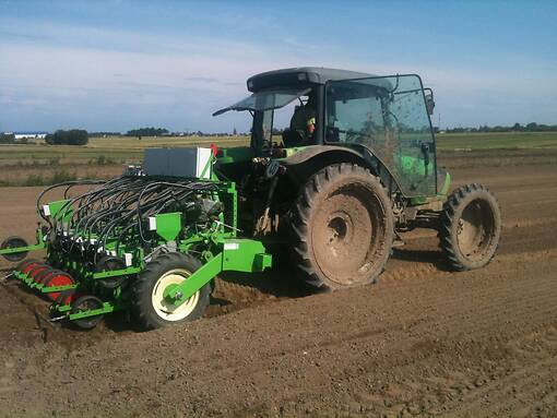 Koppert-machines-trailed-precision-sowing-machine-radish-lettuce